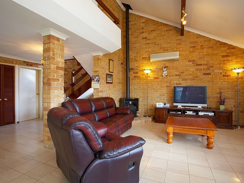 18 Ainsworth Loop, Booragoon WA 6154