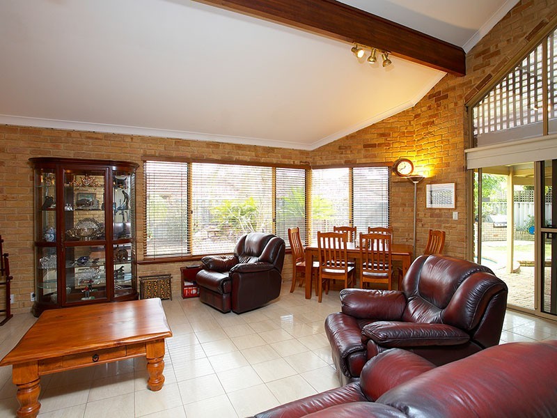 18 Ainsworth Loop, Booragoon WA 6154