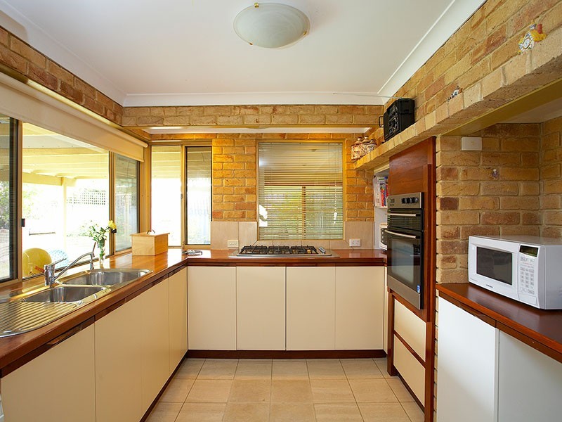 18 Ainsworth Loop, Booragoon WA 6154