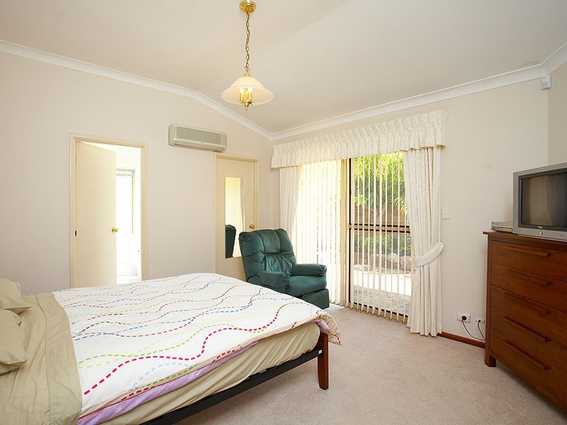 18 Ainsworth Loop, Booragoon WA 6154