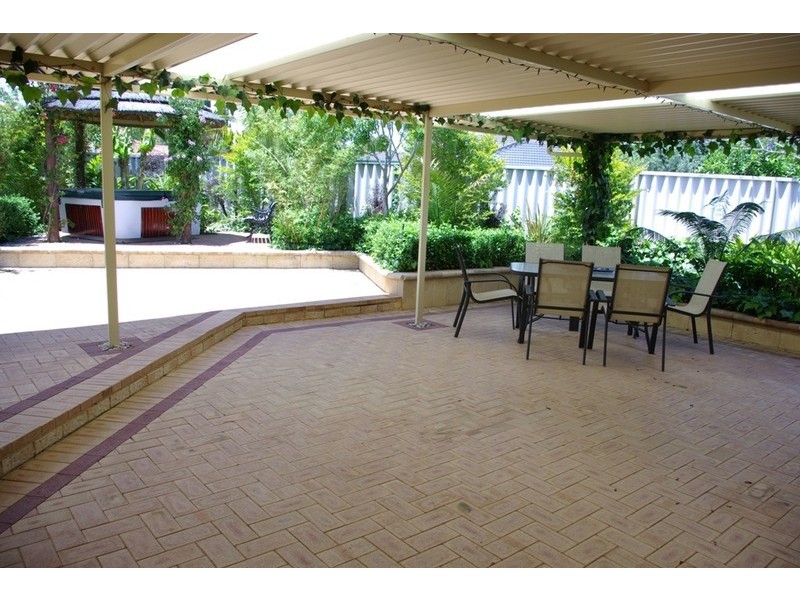 8 Oaten Retreat, Atwell WA 6164