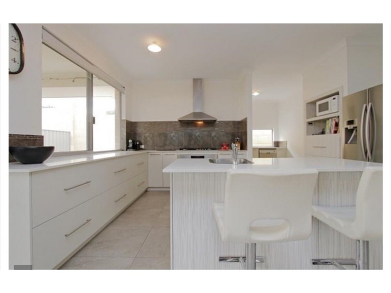 15 Hird Road, Success WA 6164