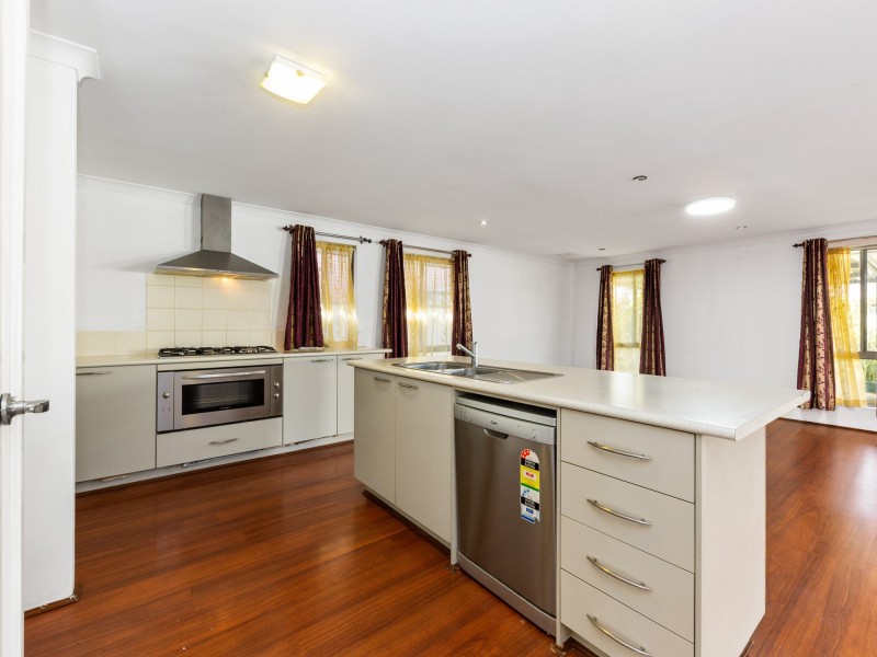 21 Sheringham Bend, Success WA 6164