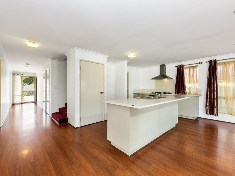 21 Sheringham Bend, Success WA 6164