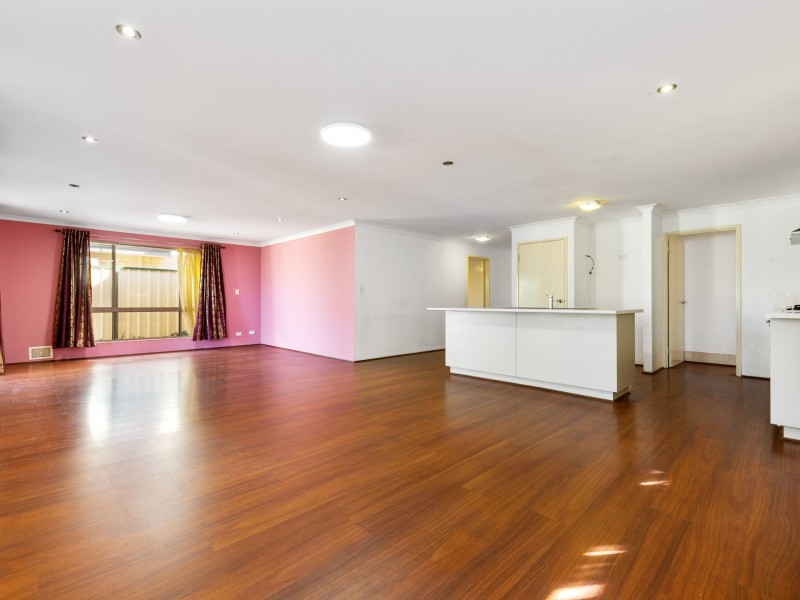 21 Sheringham Bend, Success WA 6164