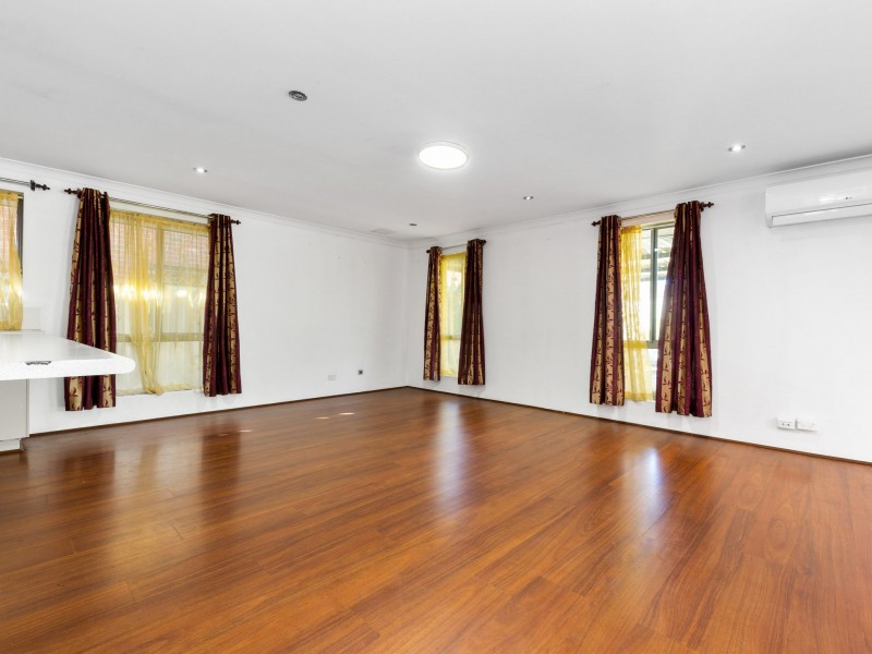 21 Sheringham Bend, Success WA 6164