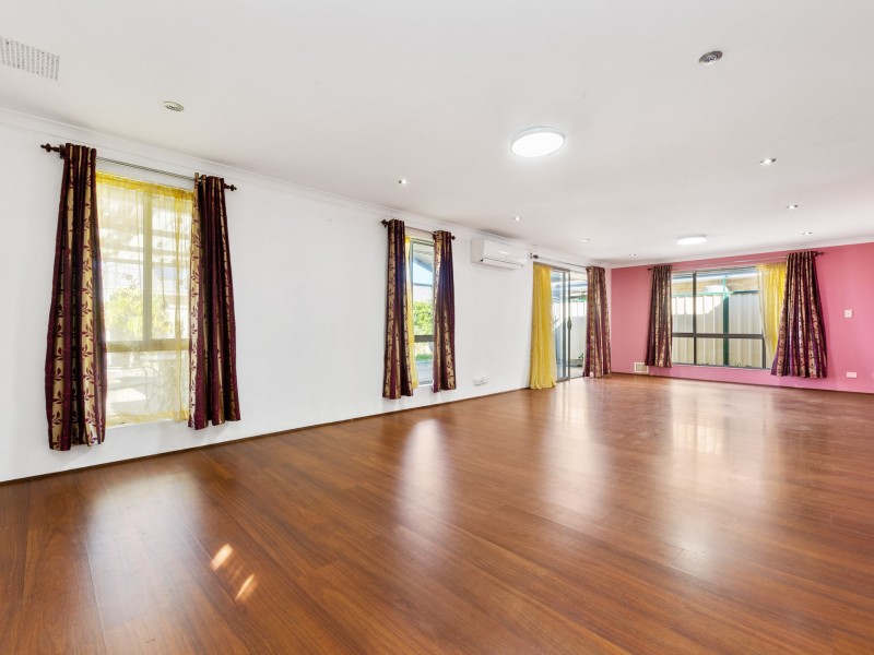 21 Sheringham Bend, Success WA 6164