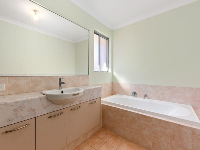 21 Sheringham Bend, Success WA 6164