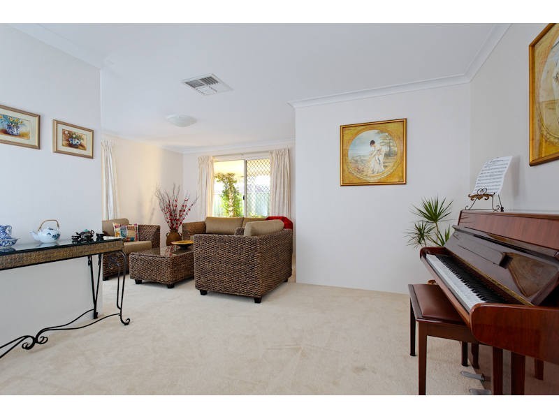 26 Lombe Gardens, Atwell WA 6164