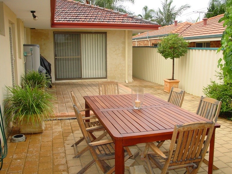 11 Bedford Rd, Ardross WA 6153