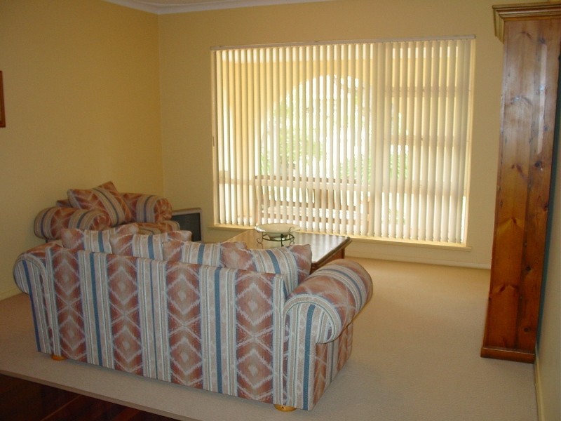 11 Bedford Rd, Ardross WA 6153