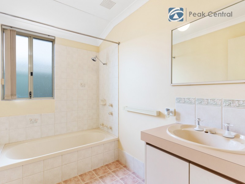 6 Hedges Retreat, Atwell WA 6164