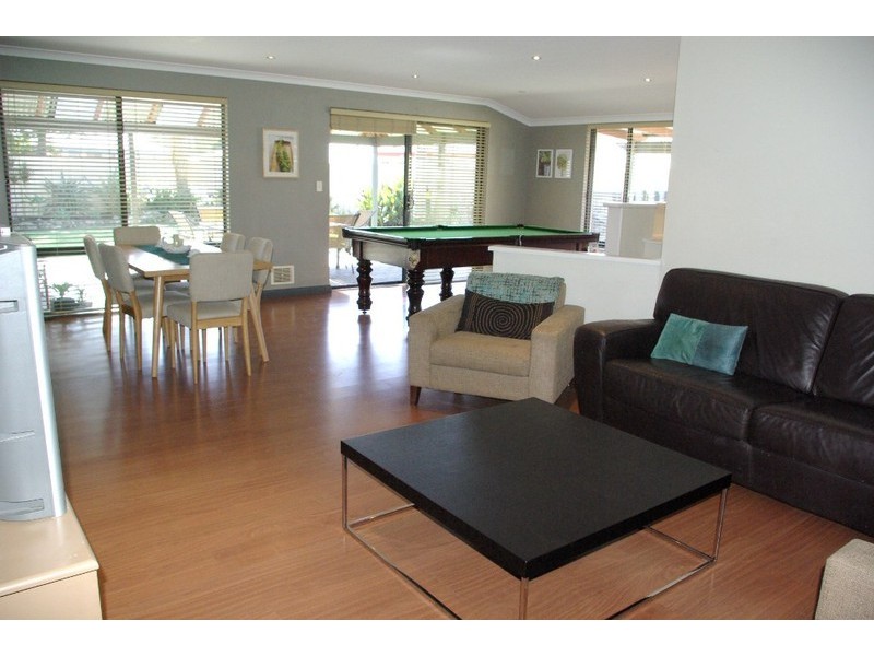 7 Avon Crescent, Atwell WA 6164