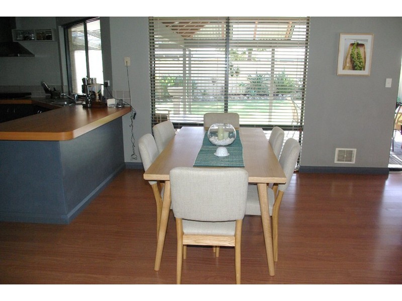 7 Avon Crescent, Atwell WA 6164