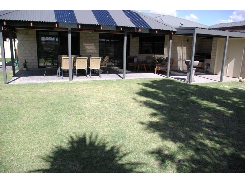 7 Avon Crescent, Atwell WA 6164