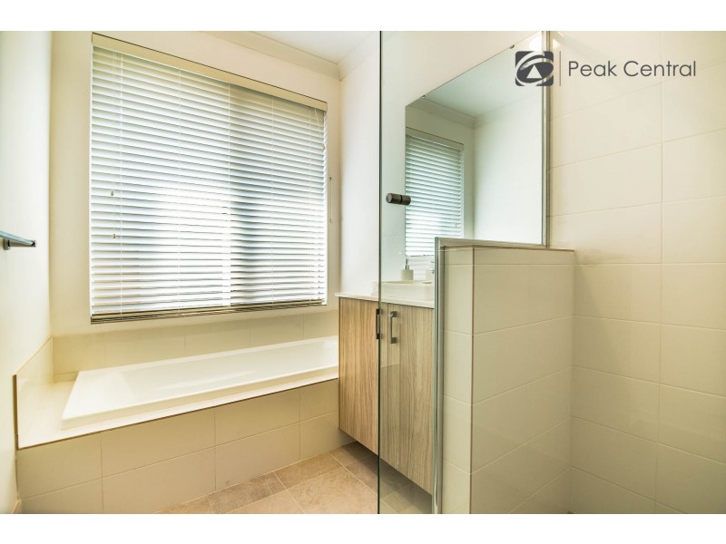 28 Aquamarine Parade, Banjup WA 6164