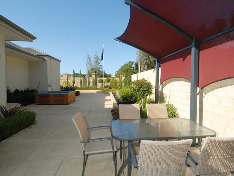 12 Pebble Bush Drive, Canning Vale WA 6155