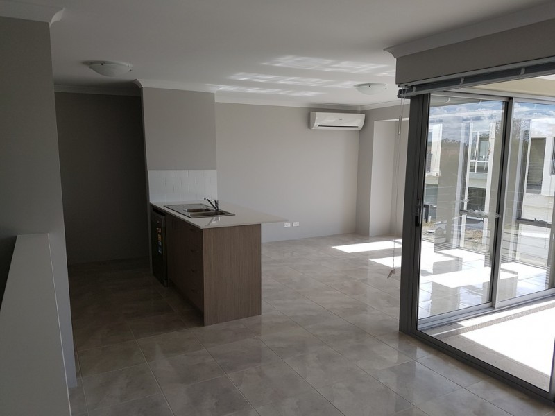 4/16 Pearson Drive, Success WA 6164