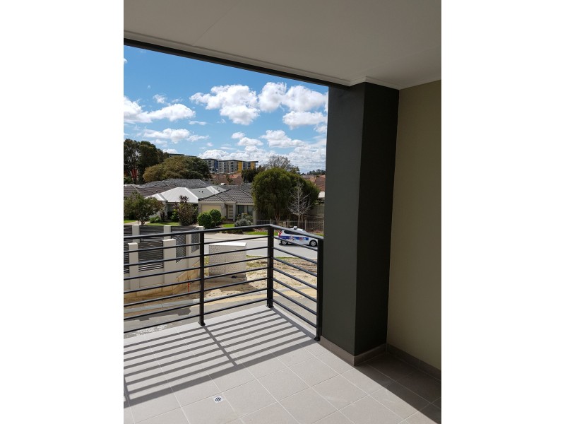 4/16 Pearson Drive, Success WA 6164