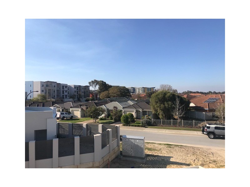 4/16 Pearson Drive, Success WA 6164