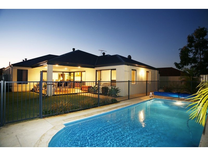 8 Houston Boulevard, Canning Vale WA 6155