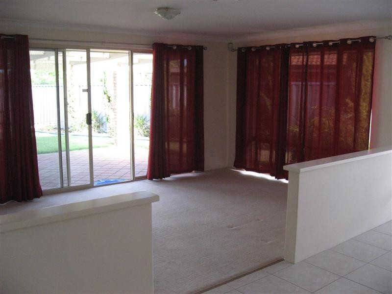 10 Folland Parade, Atwell WA 6164