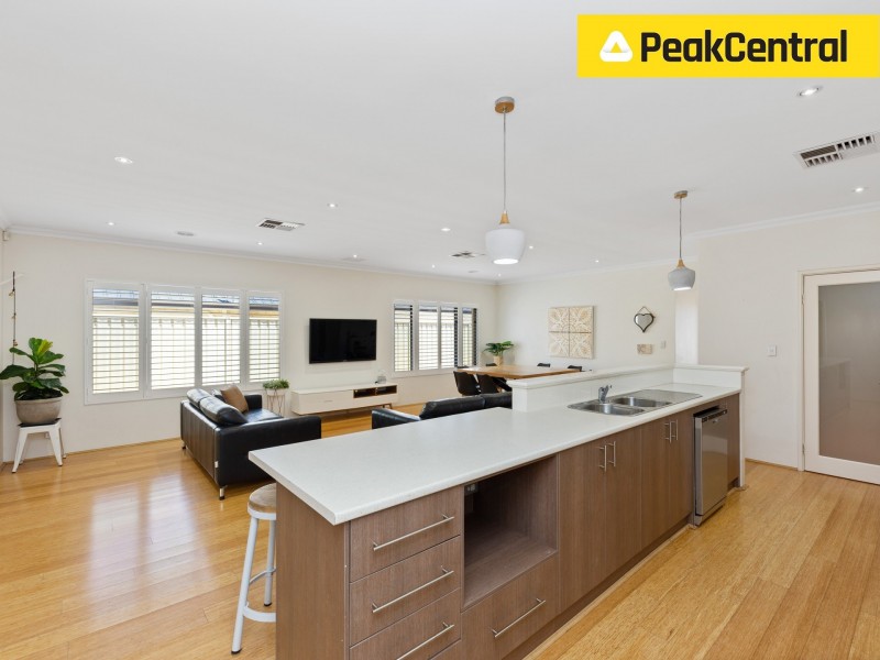 12 Minori Gardens, Yangebup WA 6164