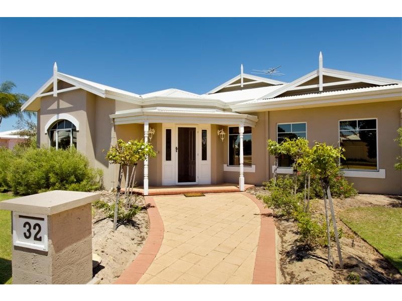 32 Avon Crescent, Atwell WA 6164