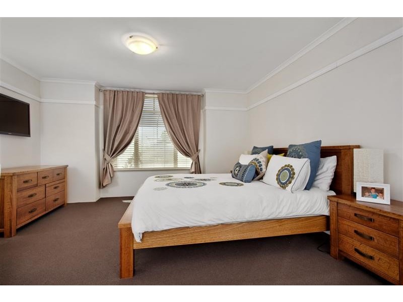 32 Avon Crescent, Atwell WA 6164