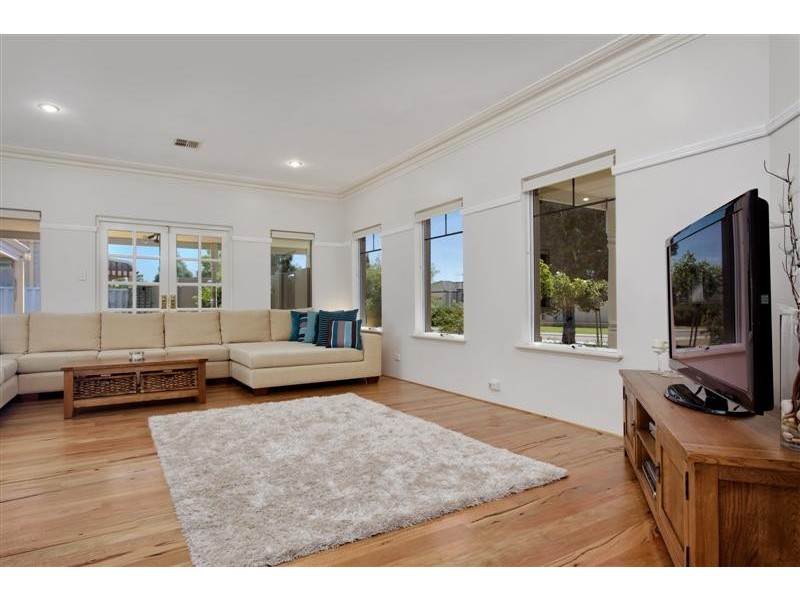 32 Avon Crescent, Atwell WA 6164