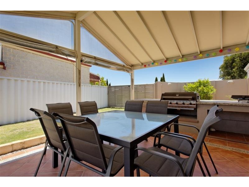 32 Avon Crescent, Atwell WA 6164