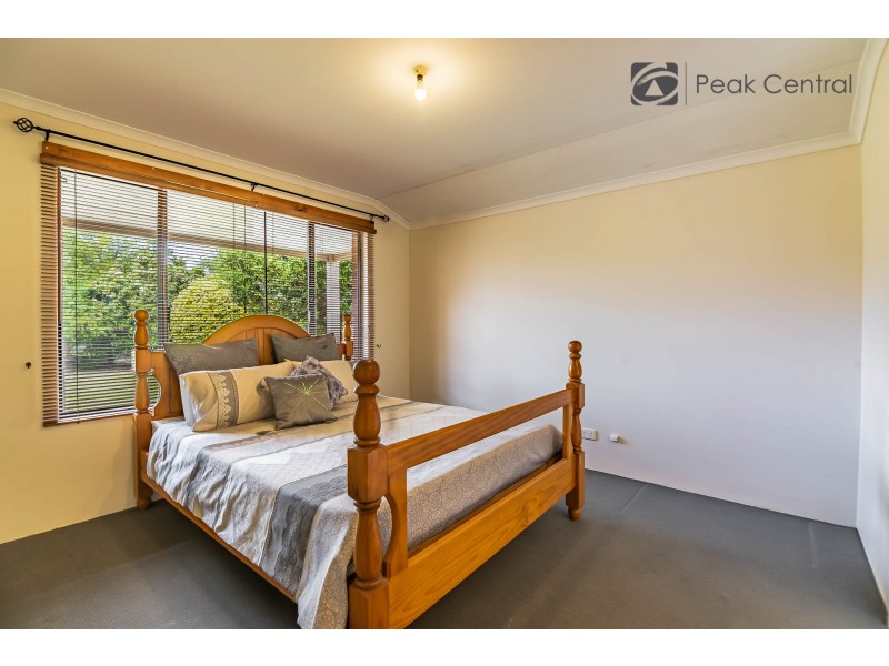 18 Wah Court, Atwell WA 6164