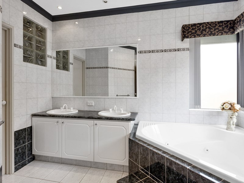 105 Brenchley Drive, Atwell WA 6164