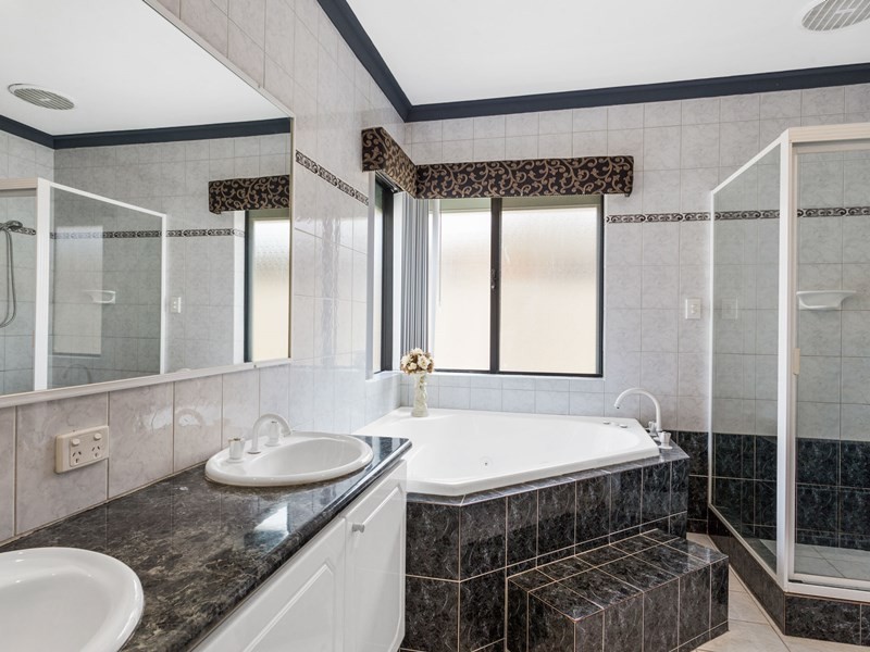 105 Brenchley Drive, Atwell WA 6164