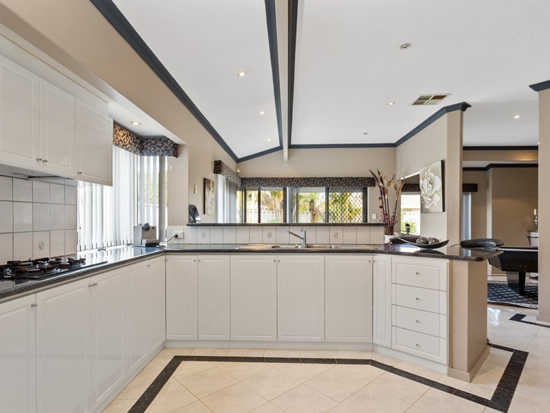 105 Brenchley Drive, Atwell WA 6164