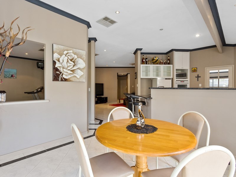 105 Brenchley Drive, Atwell WA 6164