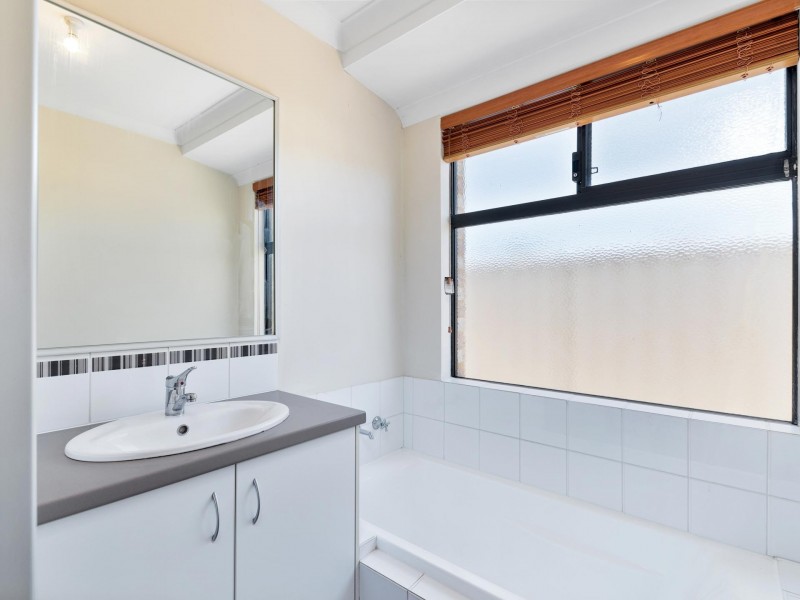 47 Brittain Road, Wattle Grove WA 6107