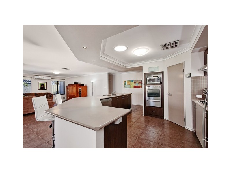8 Tranquil Gardens, Atwell WA 6164