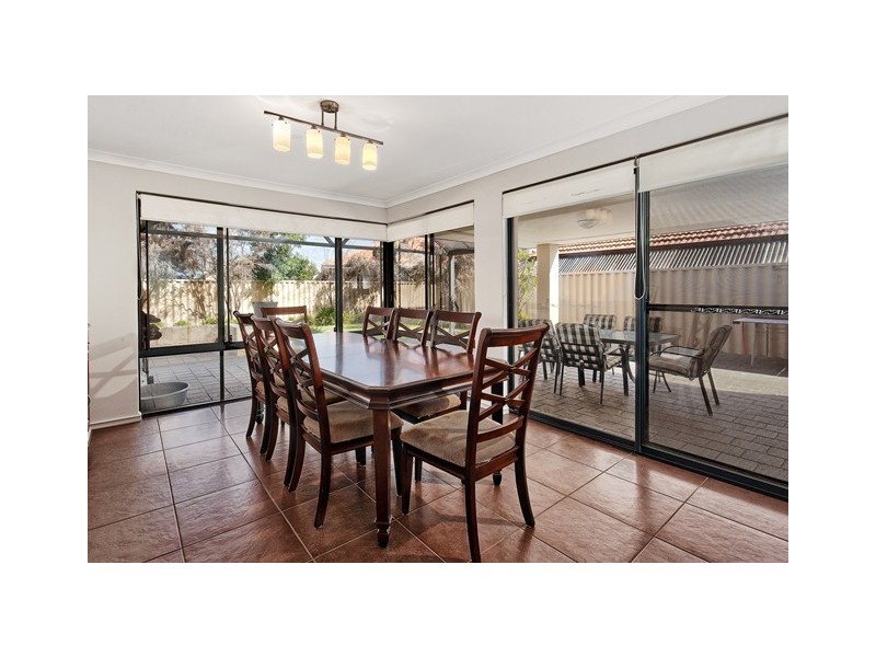 8 Tranquil Gardens, Atwell WA 6164