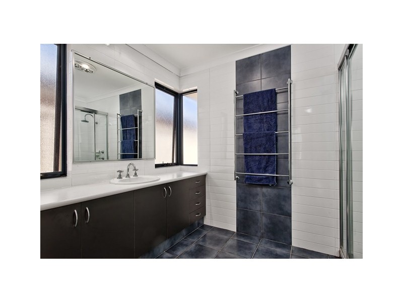 8 Tranquil Gardens, Atwell WA 6164