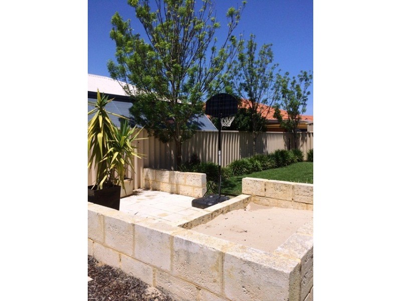 8 Tranquil Gardens, Atwell WA 6164