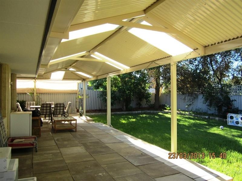 4 Broadwater Gardens, South Lake WA 6164