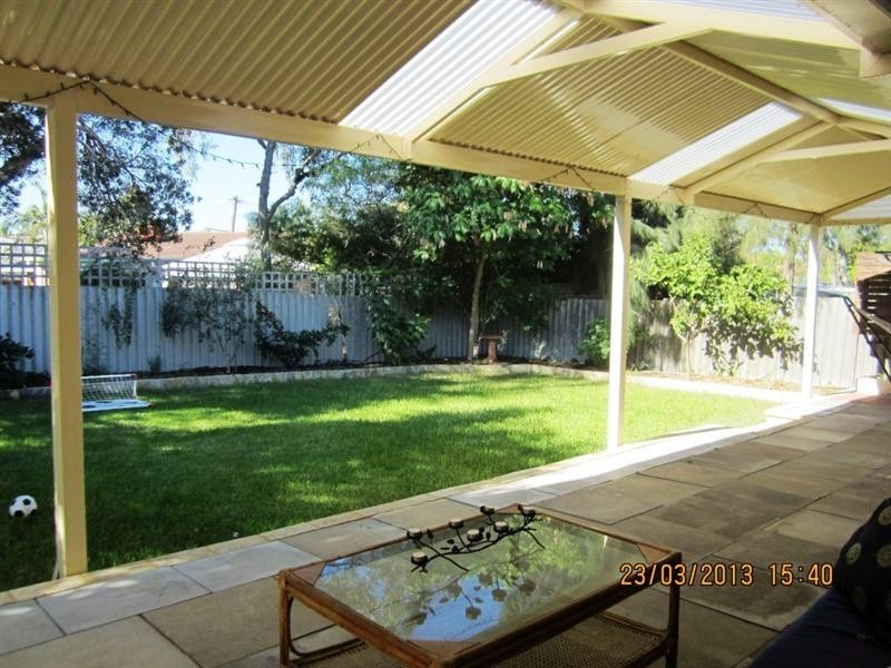 4 Broadwater Gardens, South Lake WA 6164