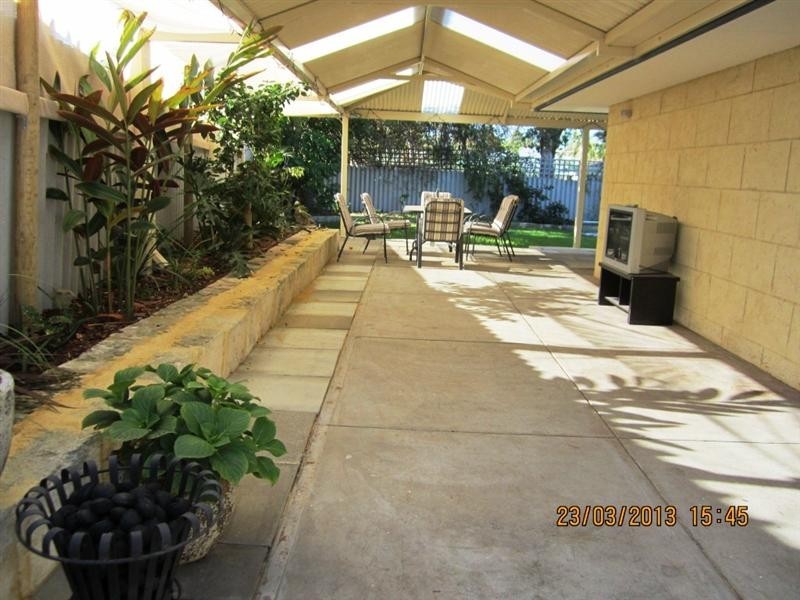 4 Broadwater Gardens, South Lake WA 6164