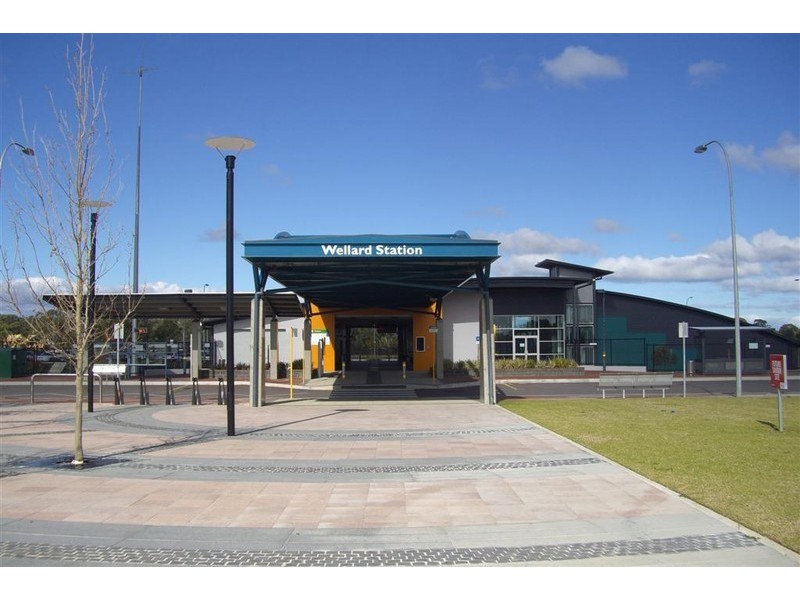 2 Fareham Crescent, Wellard WA 6170