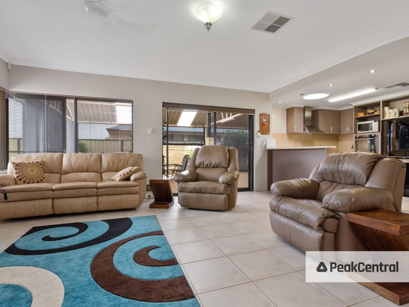 13 Montgomery Drive, Success WA 6164