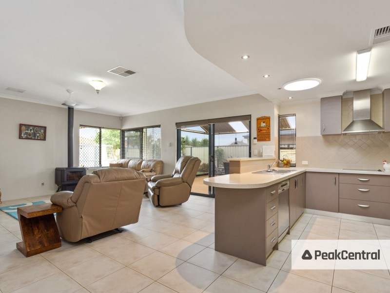 13 Montgomery Drive, Success WA 6164