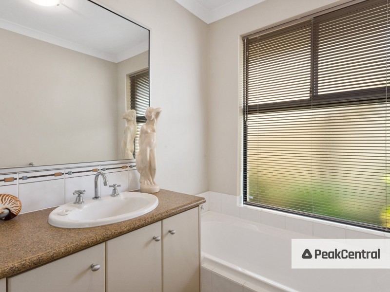 13 Montgomery Drive, Success WA 6164