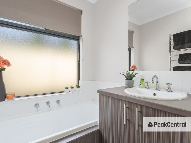 52 Kesiya Turn, Aubin Grove WA 6164