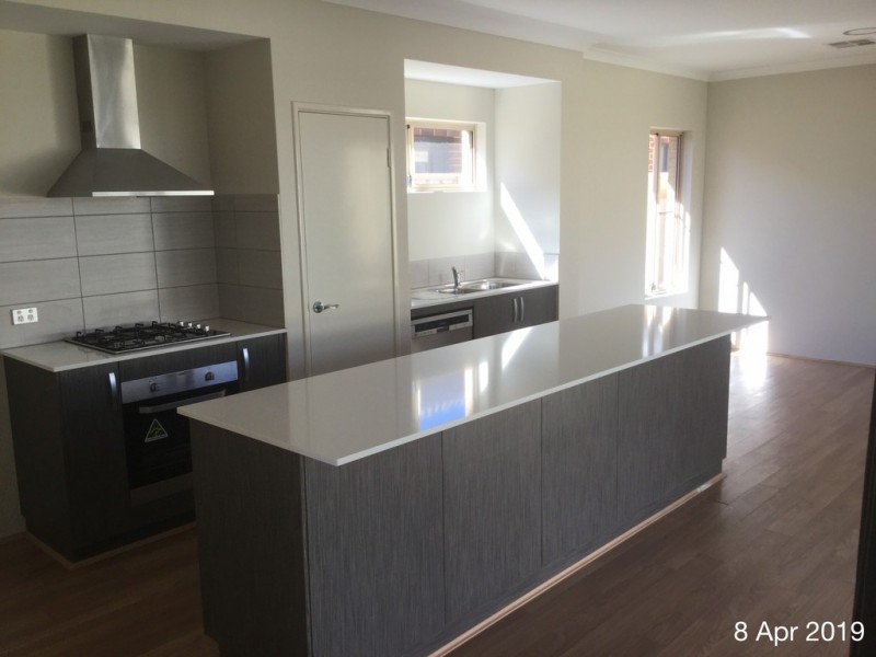 12 Grasstree Lane, Success WA 6164